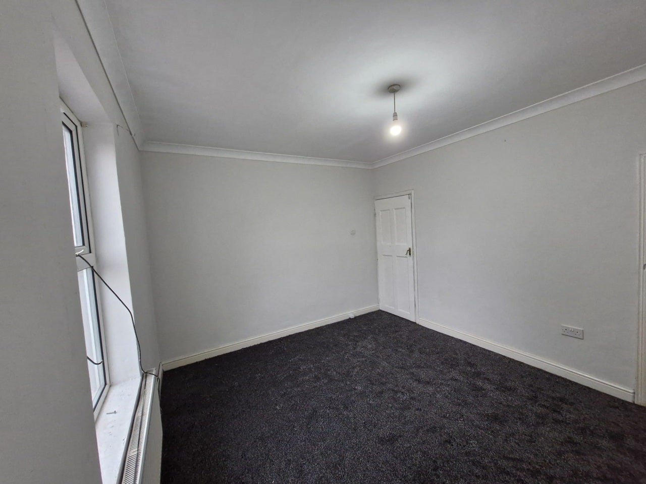 Room Biscot Road in Luton