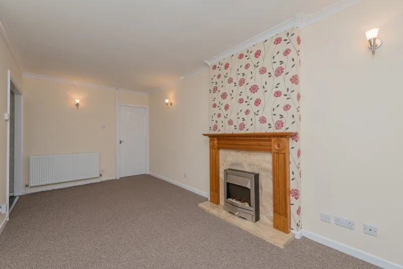 Flat Fieldway Rise in Leeds