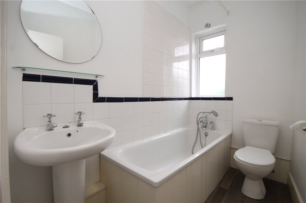 Flat Winfrith Road in Greater London