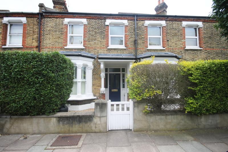 Flat Winfrith Road in Greater London