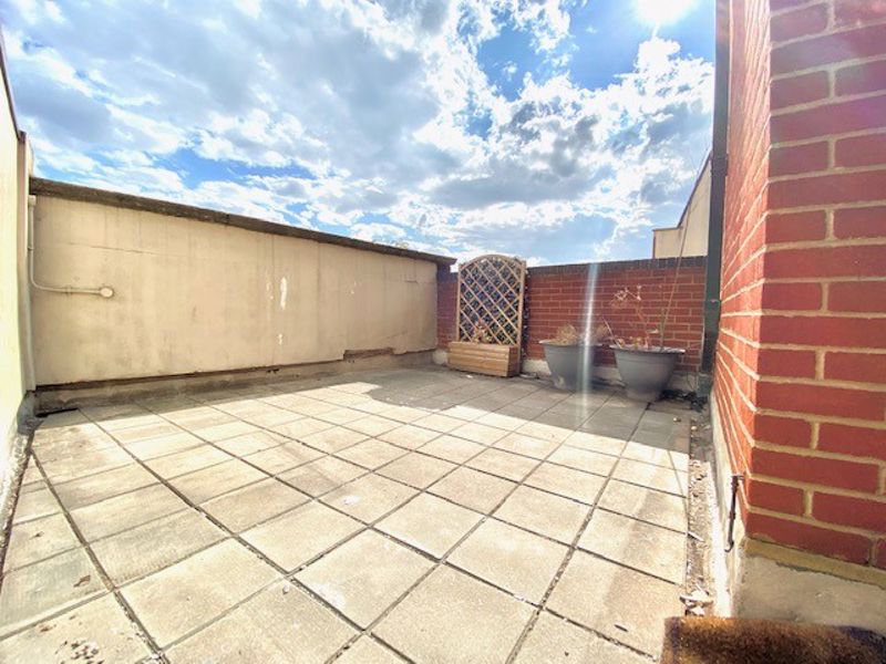 Flat Battersea Rise in Greater London