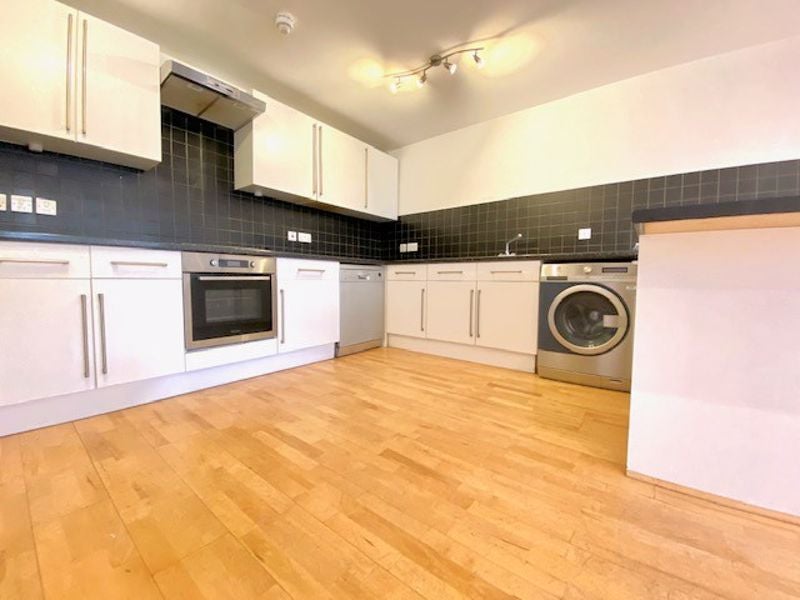 Flat Battersea Rise in Greater London