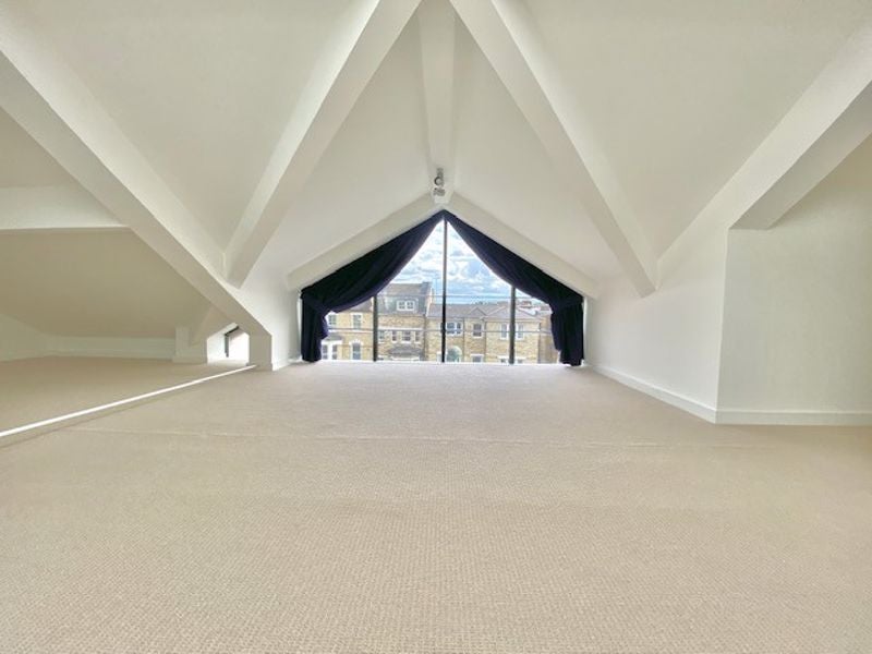 Flat Battersea Rise in Greater London