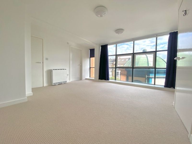 Flat Battersea Rise in Greater London