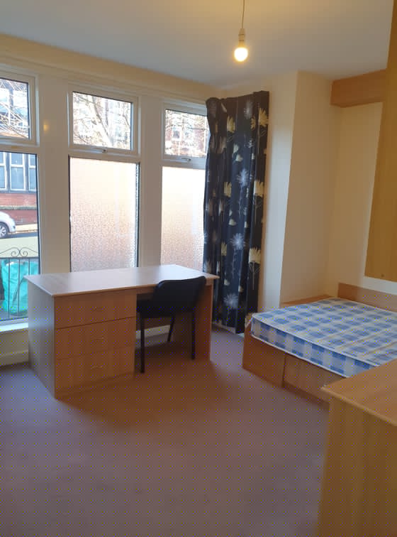 Flat Estcourt Terrace in Leeds