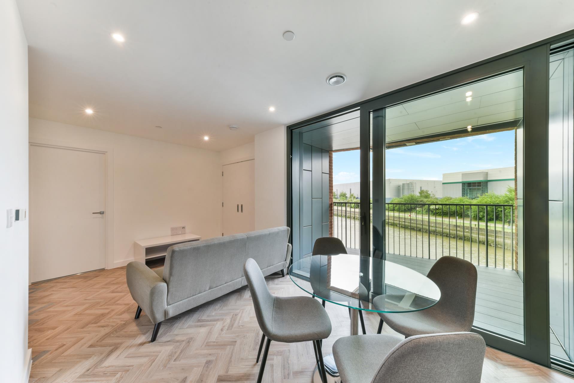 Flat Gillender Street in Greater London