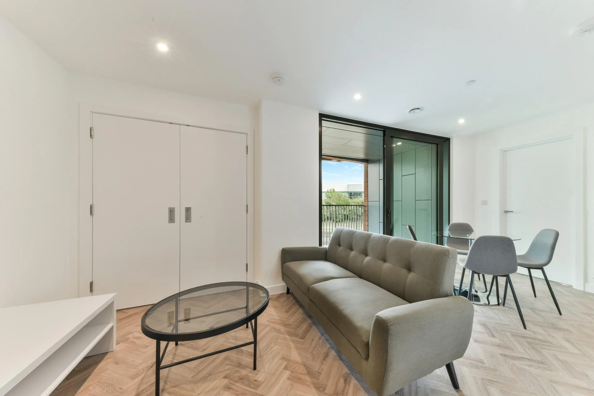 Flat Gillender Street in Greater London