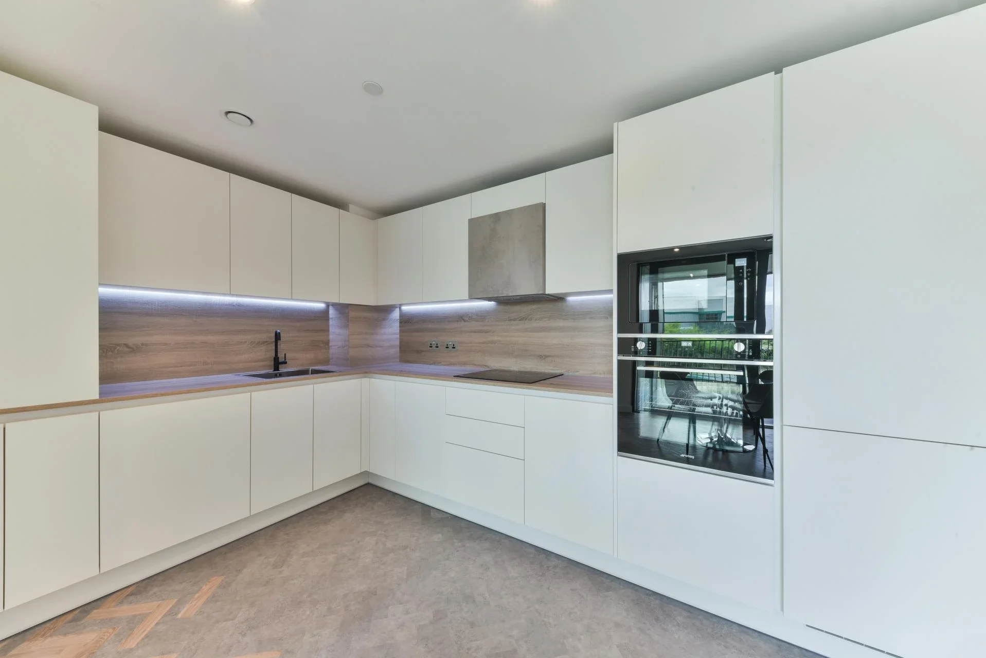Flat Gillender Street in Greater London