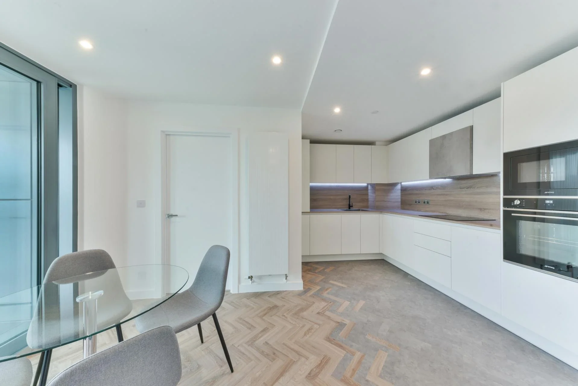 Flat Gillender Street in Greater London