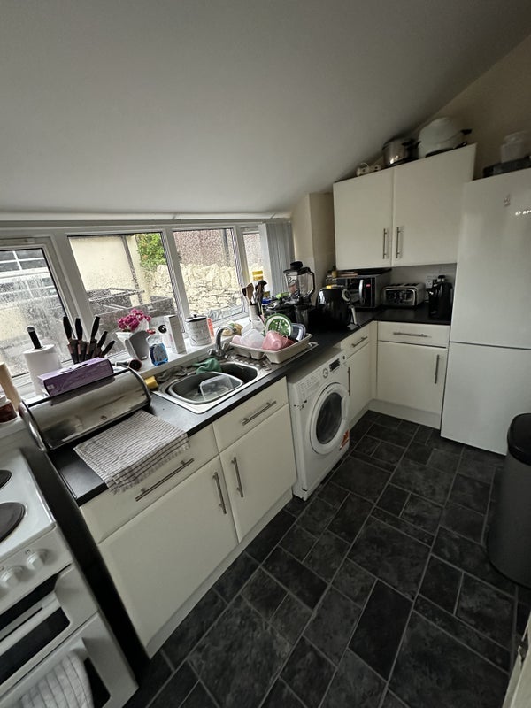 Room King Street in Abertridwr