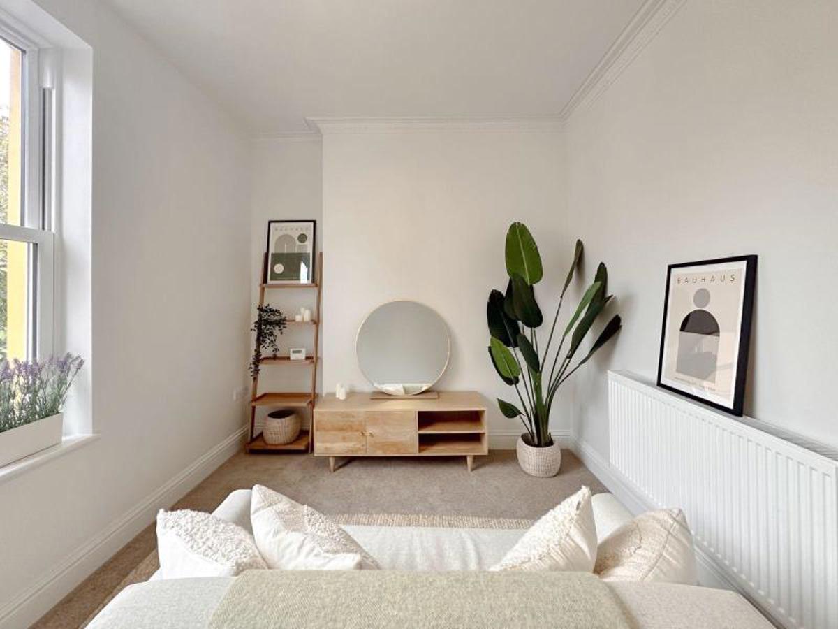Flat Clevedon Terrace in Bristol