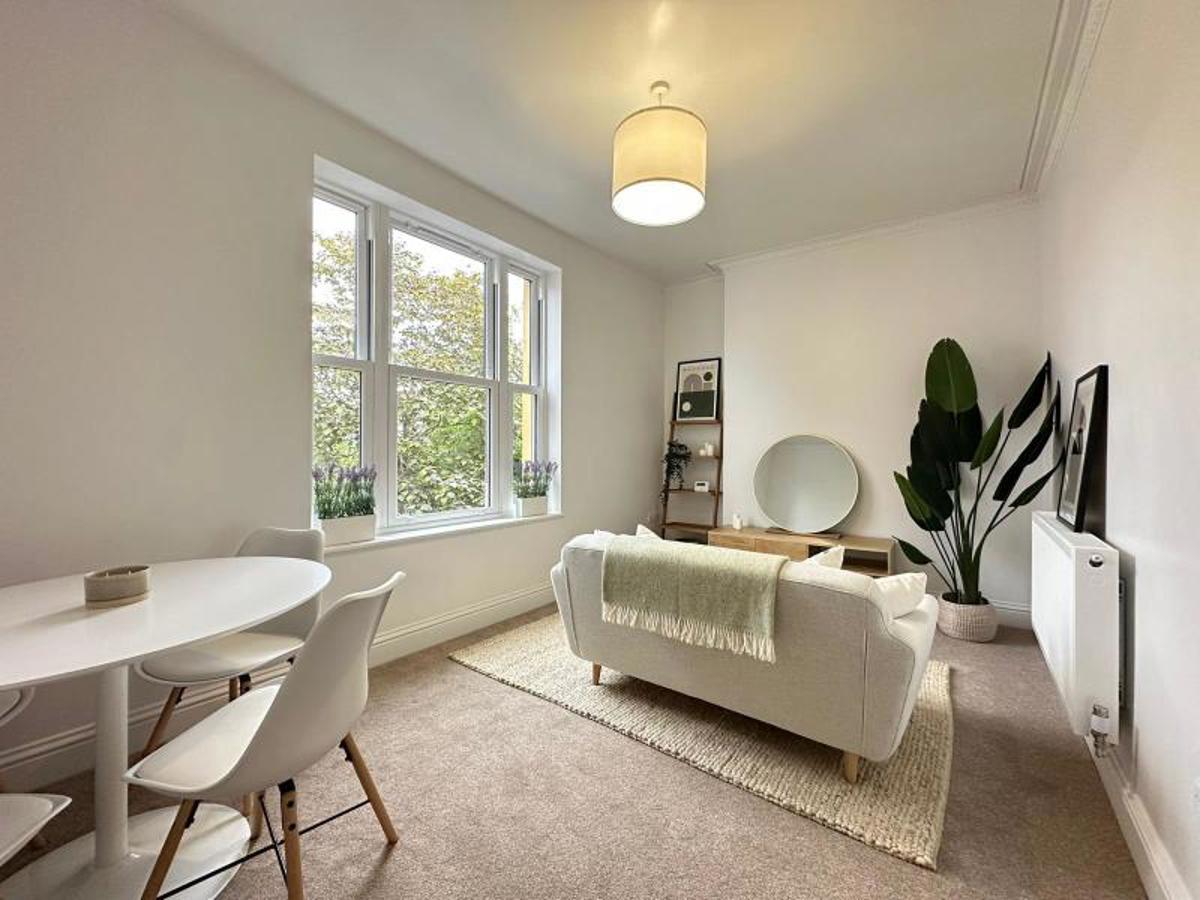 Flat Clevedon Terrace in Bristol