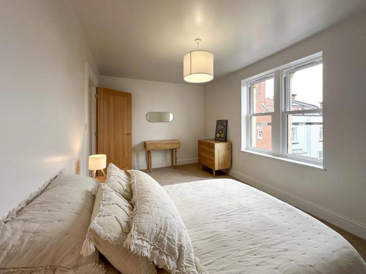 Flat Clevedon Terrace in Bristol