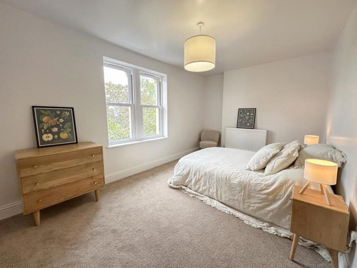 Flat Clevedon Terrace in Bristol