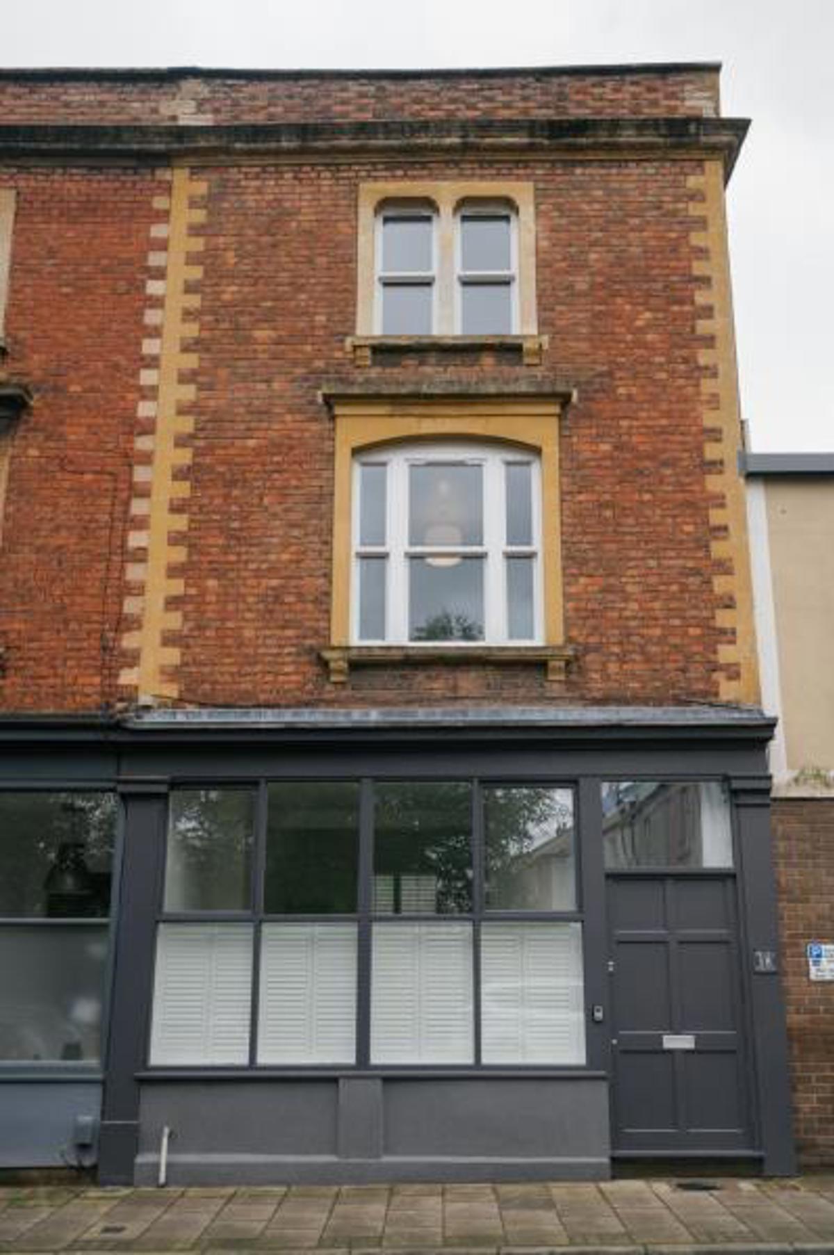 Flat Clevedon Terrace in Bristol