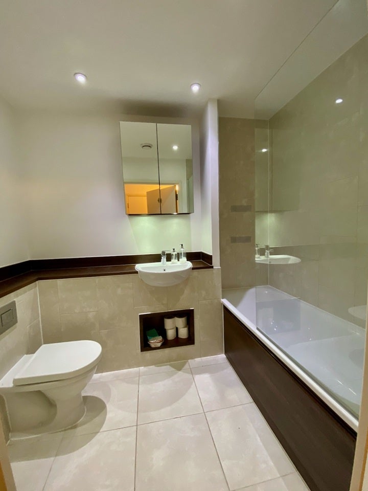 Flat Coldharbour Lane in Greater London