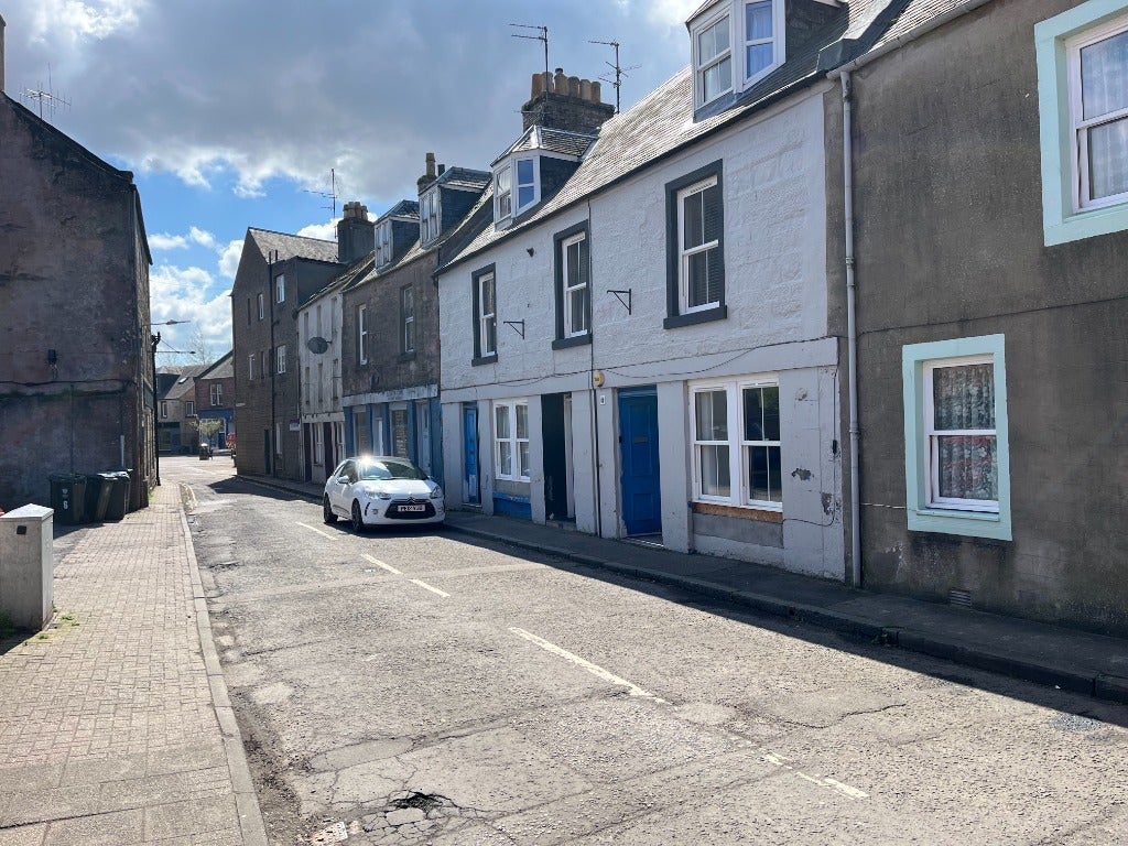 Flat Commercial Street in Coupar Angus