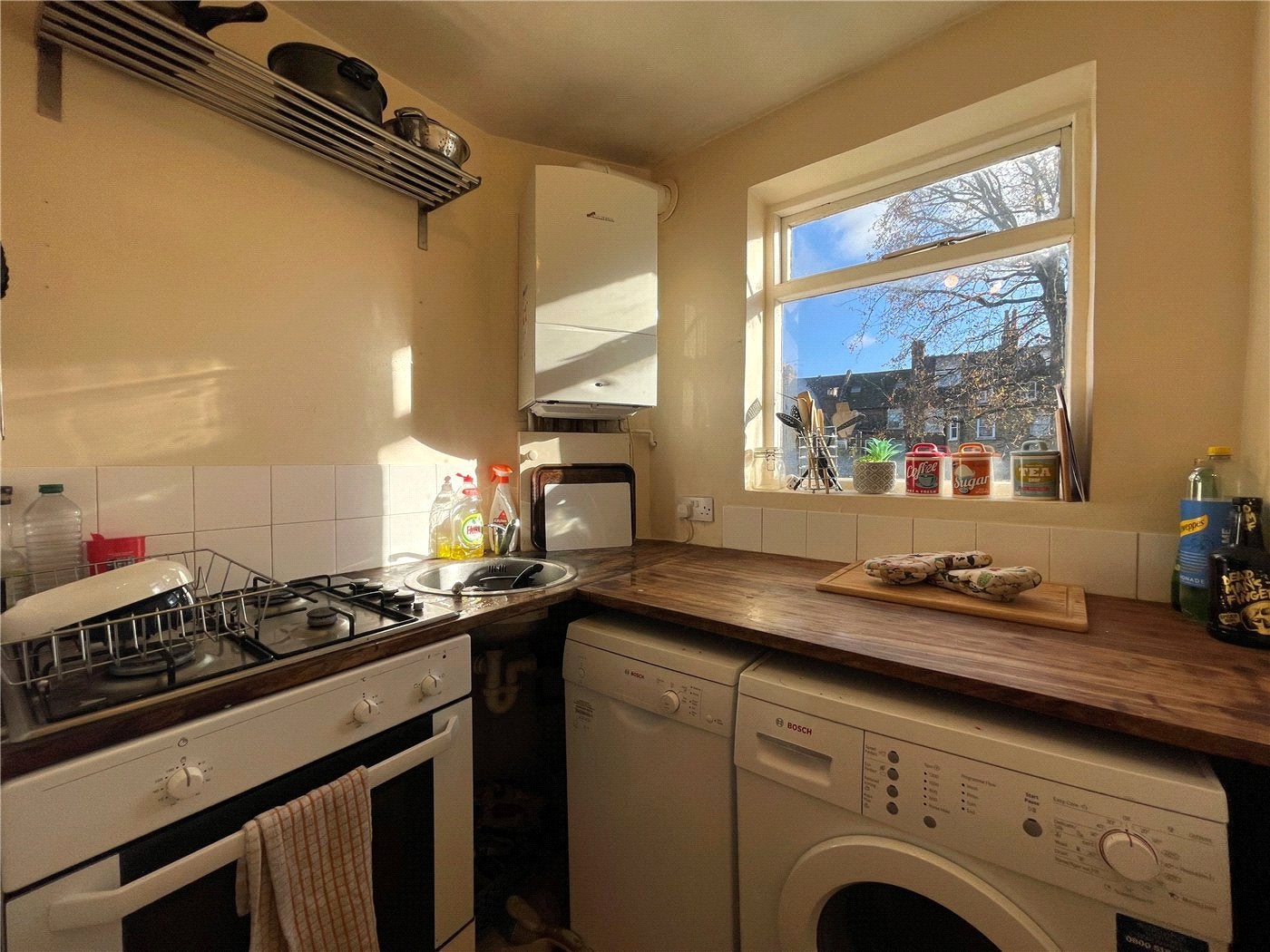 Flat Hillfield Avenue in Greater London