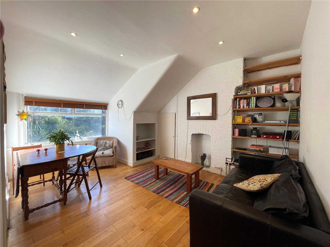 Flat Hillfield Avenue in Greater London