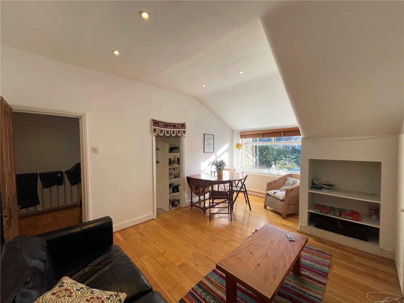 Flat Hillfield Avenue in Greater London