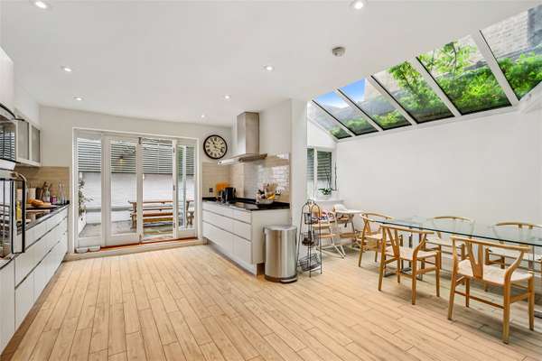 House Warriner Gardens in Greater London