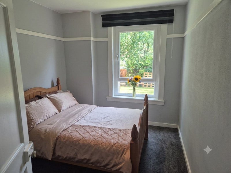 Room Carntyne Road in Glasgow
