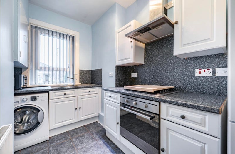 Room Carntyne Road in Glasgow