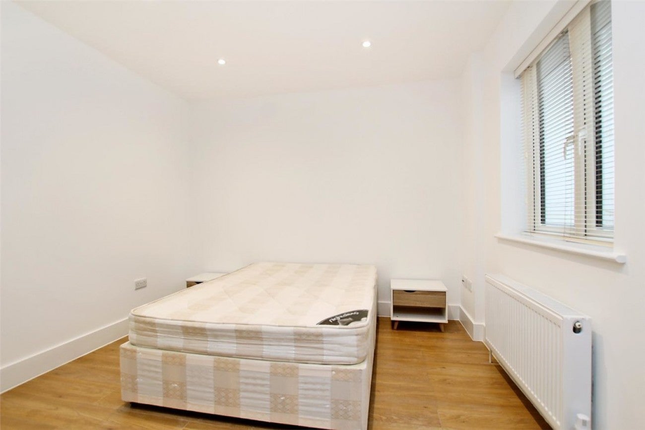 Flat Richard Street in Greater London