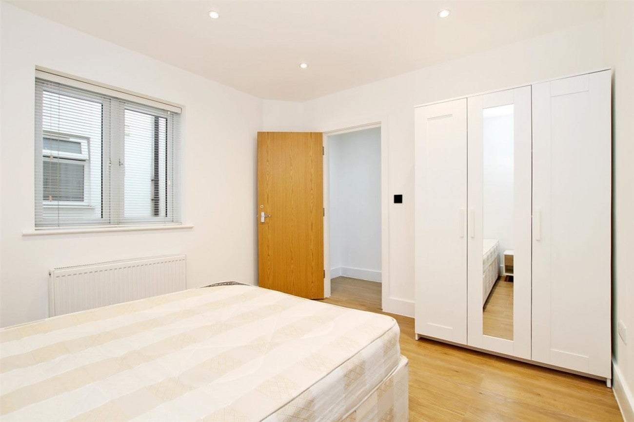 Flat Richard Street in Greater London