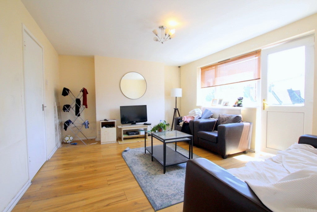 Flat Heathfield Drive in London