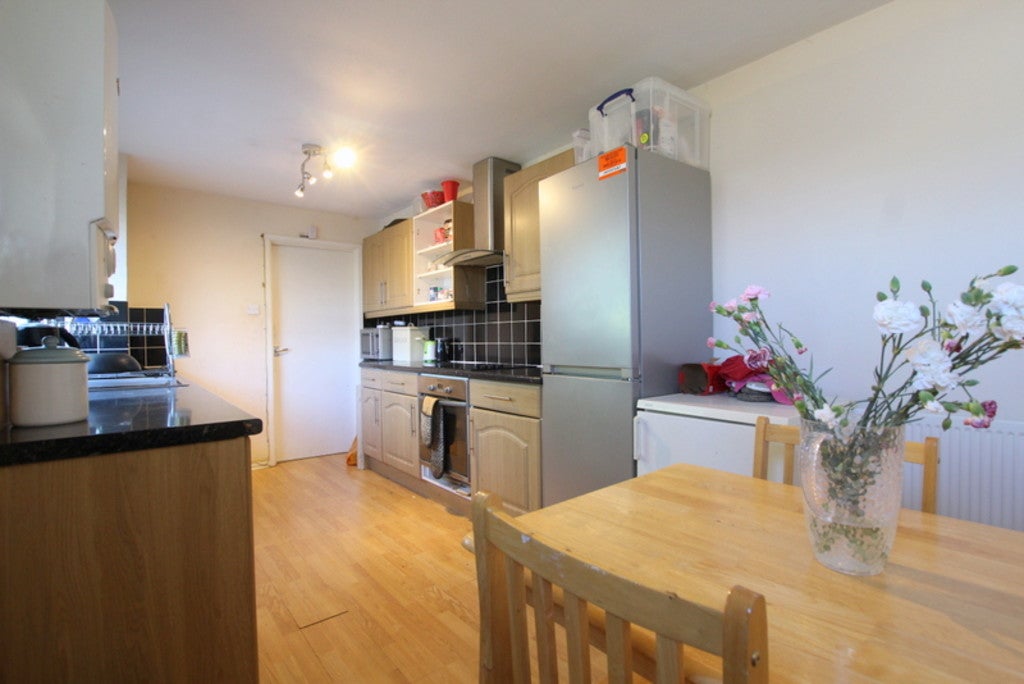 Flat Heathfield Drive in London