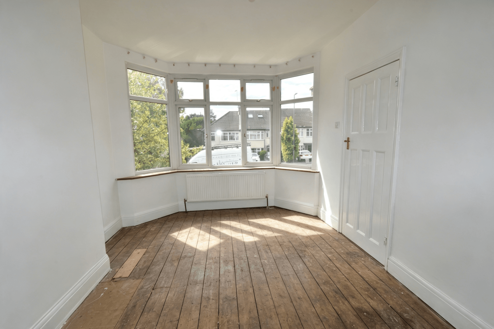 House Longmore Avenue in Greater London