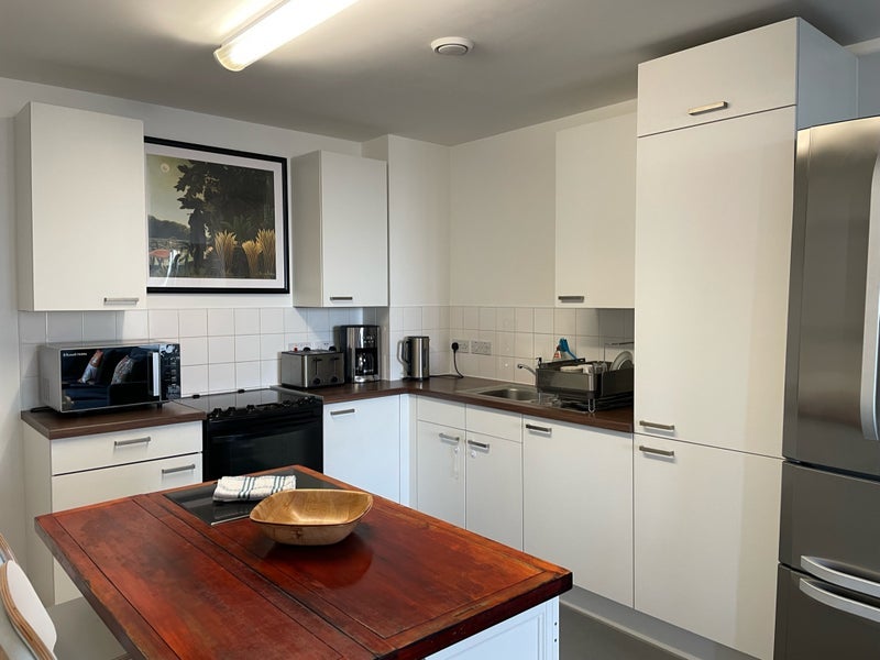 Flat Coster Avenue in Greater London