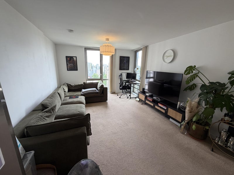 Flat Coster Avenue in Greater London