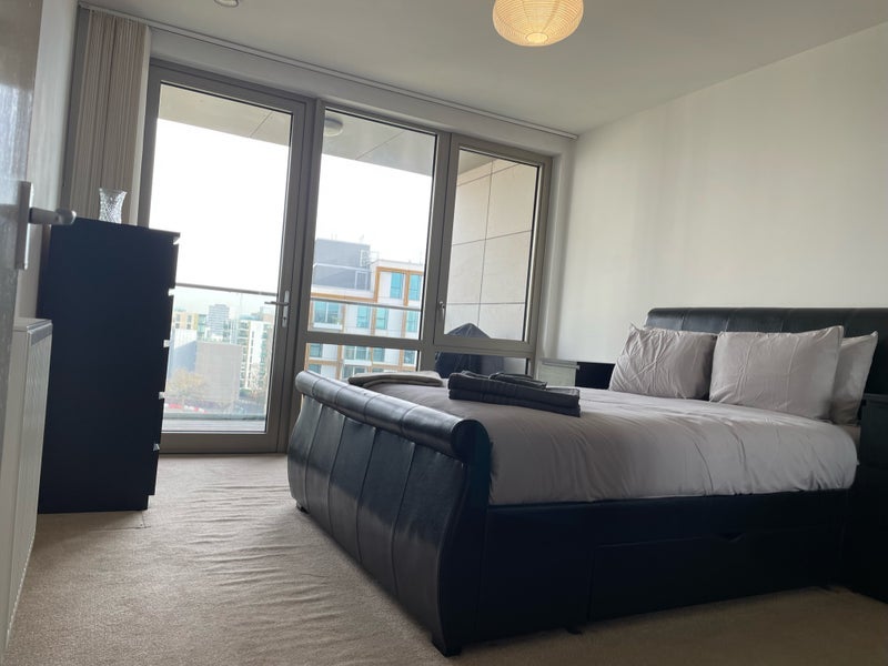 Flat Coster Avenue in Greater London