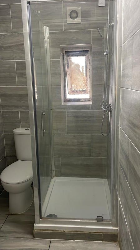 Room Campbell Road in Greater London