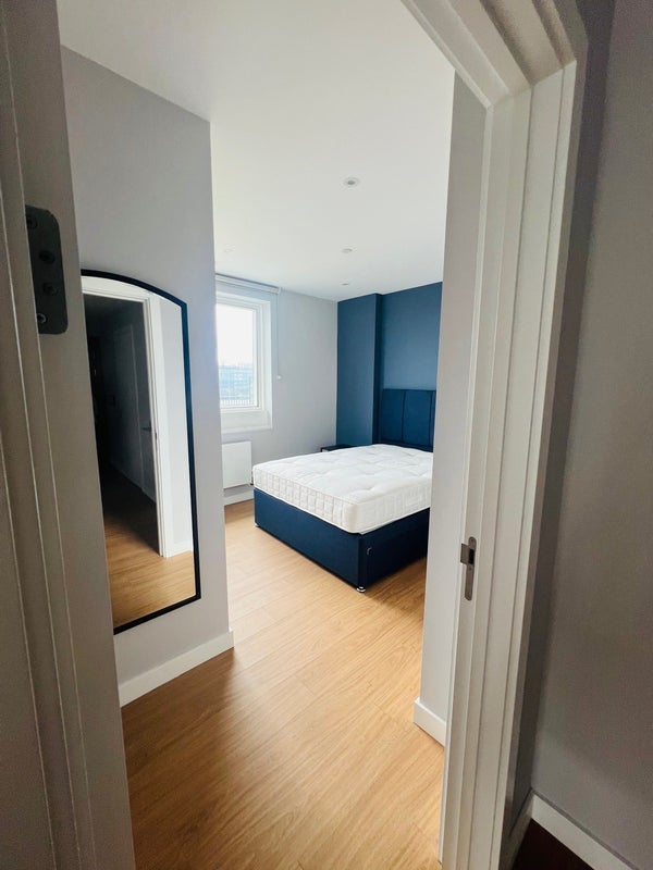 Room International Way in Greater London