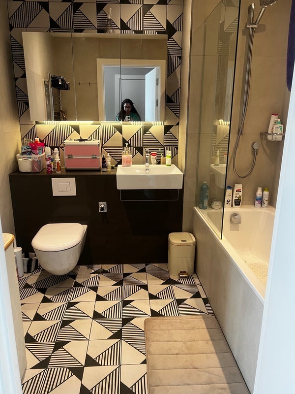 Room International Way in Greater London