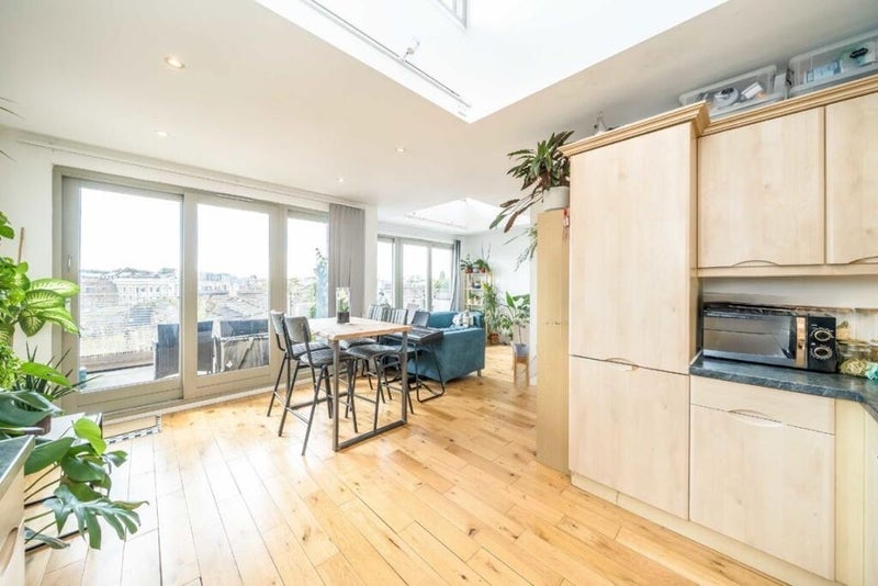 Room Fenwick Place in Greater London