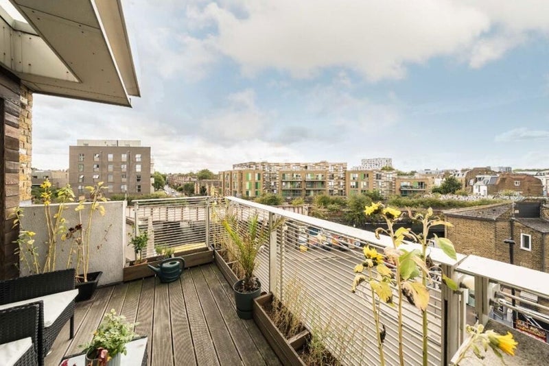Room Fenwick Place in Greater London