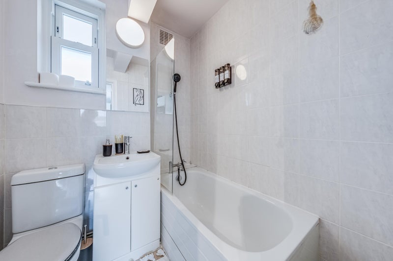 Flat Penzance Street in Greater London