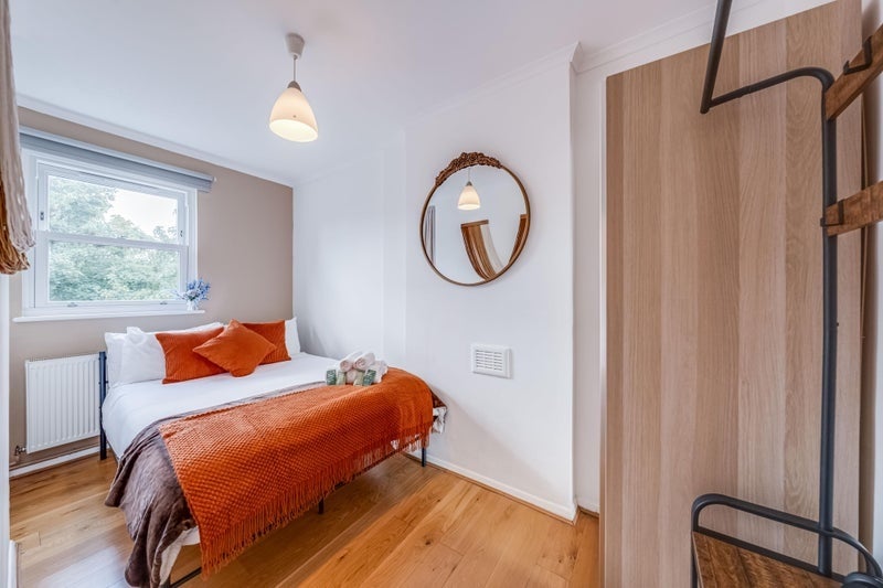 Flat Penzance Street in Greater London