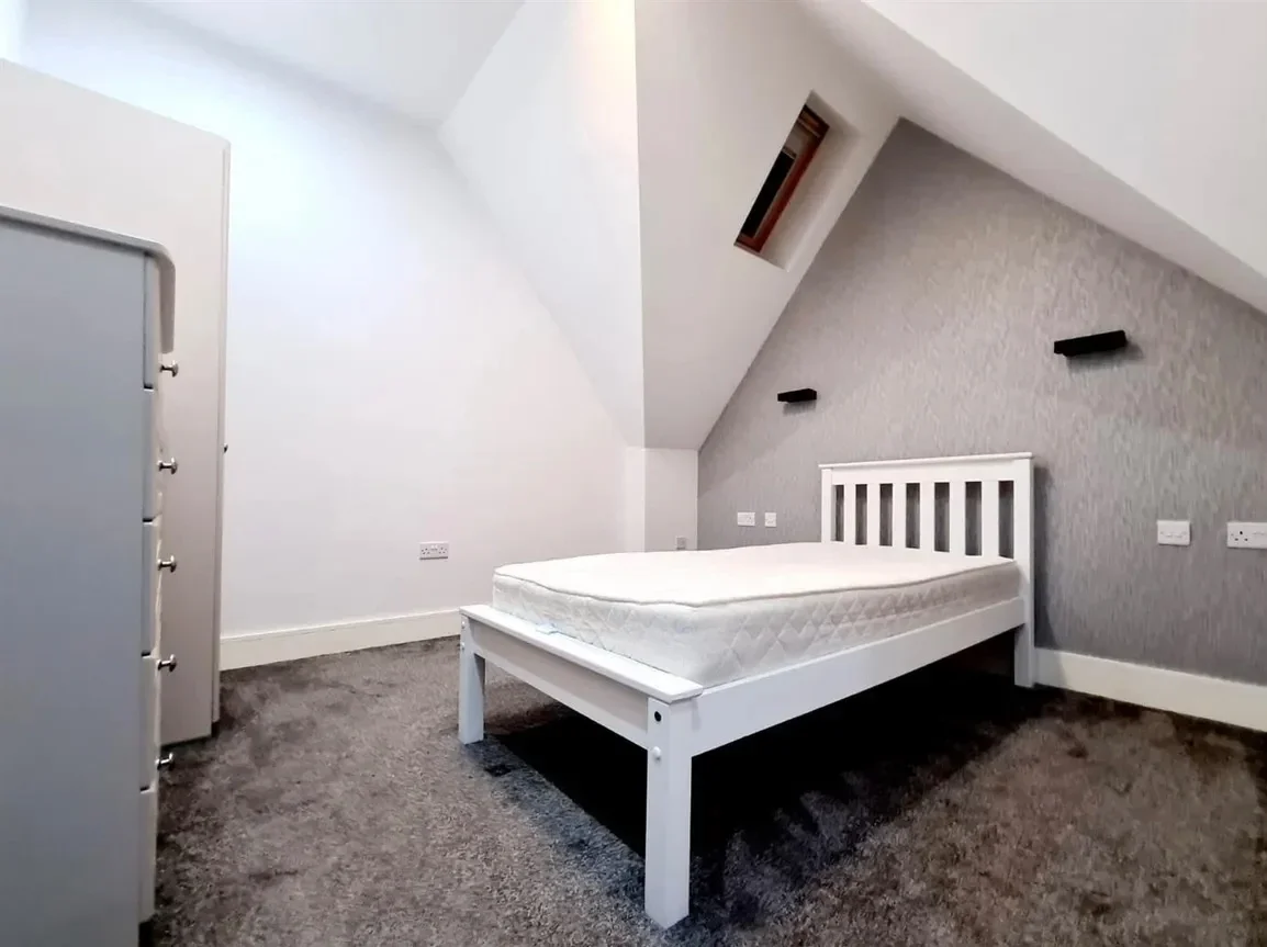 Flat Crossbrook Street in Cheshunt