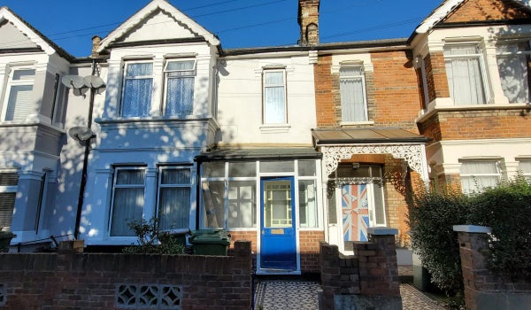 Flat Lathom Road in London