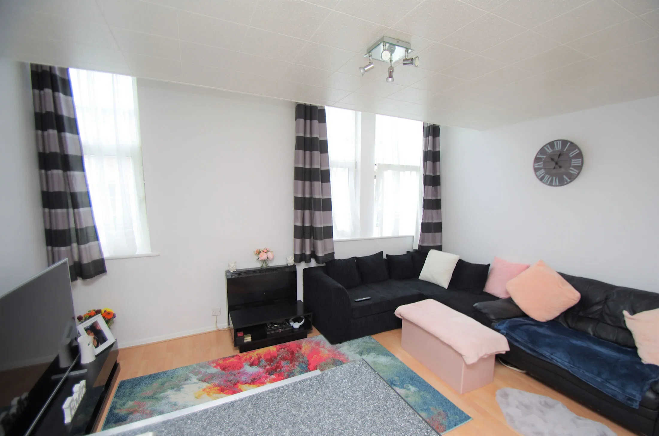 Flat Percy Road in Watford