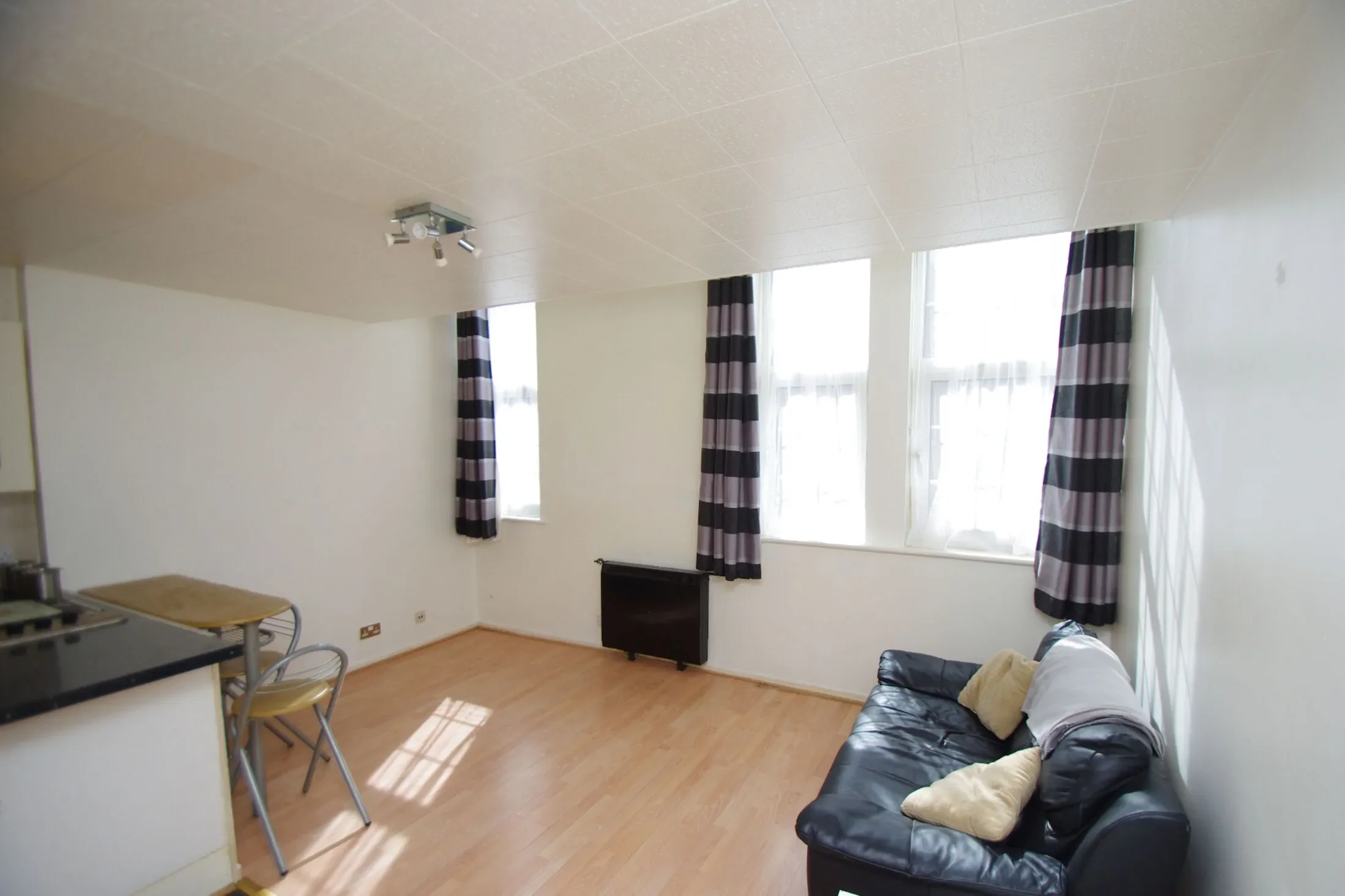 Flat Percy Road in Watford