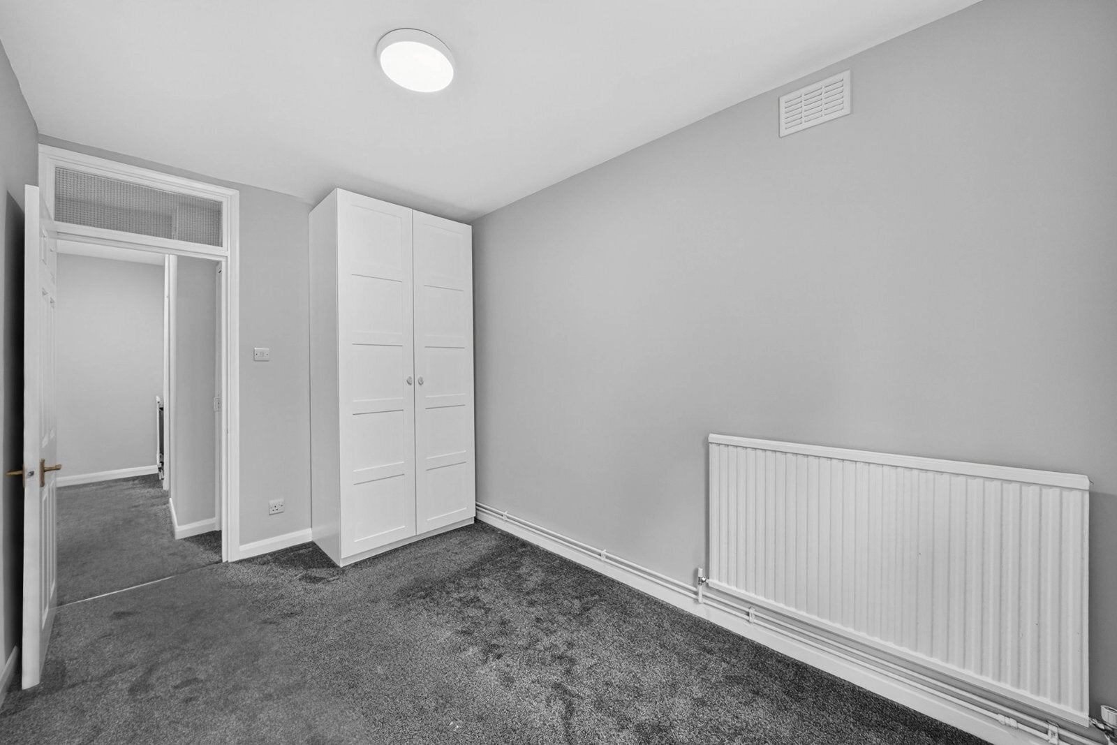 Flat North Side Wandsworth Common in Greater London