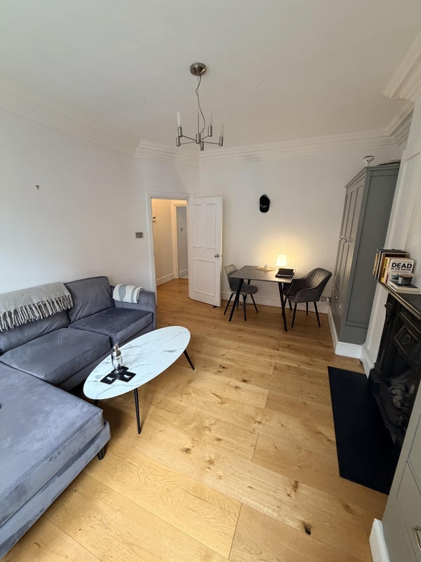 Room Riding House Street in City of Westminster