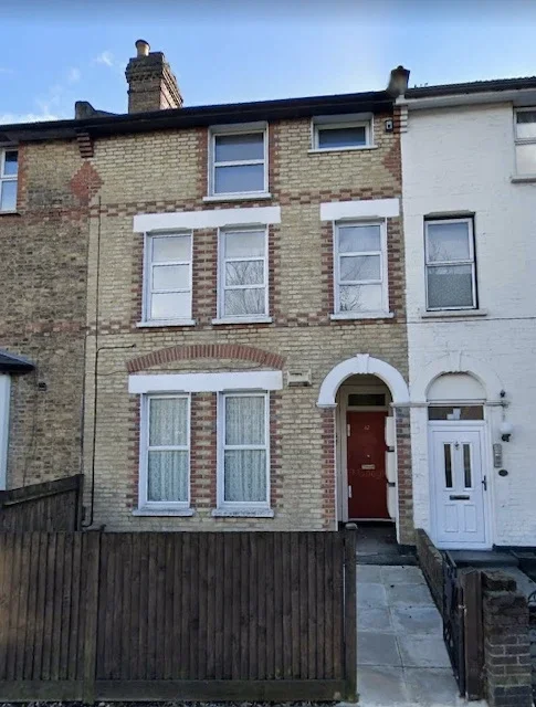 Flat Croham Road in Greater London