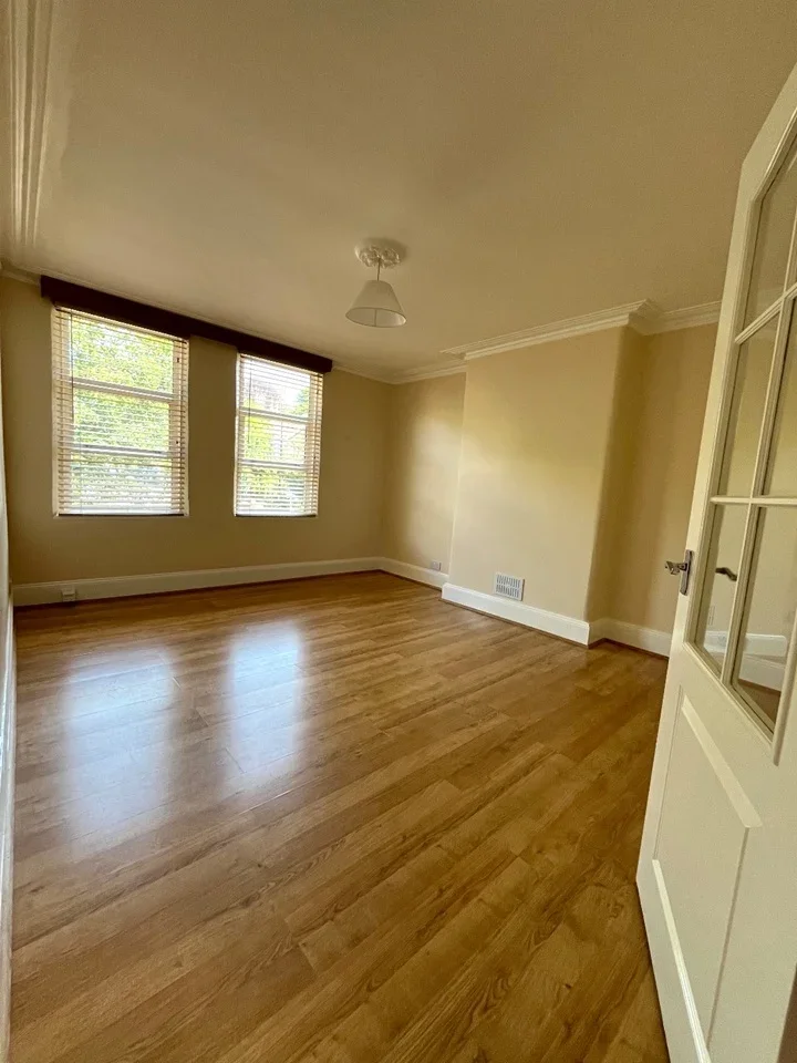 Flat Croham Road in Greater London